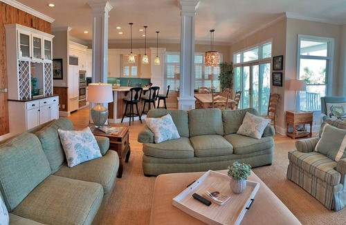 Isle of Palms House | OCEANFRONT/Sleeps 14/BISHOPS/POOL/ELEVATOR/SUMMER KITCHEN