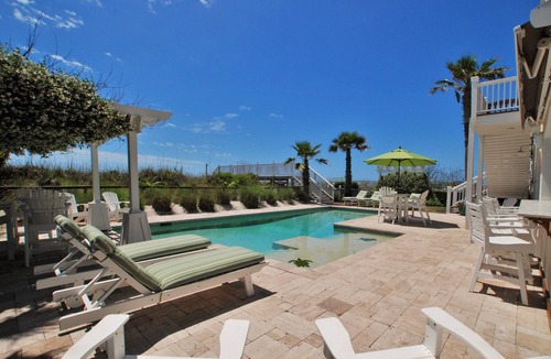 Isle of Palms House | OCEANFRONT/Sleeps 14/BISHOPS/POOL/ELEVATOR/SUMMER KITCHEN