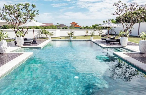 Batu Bolong Villa | Oceanview Luxury Villa The Palms