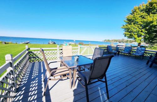 Bridgeport House | Oneida Lakeside Retreat