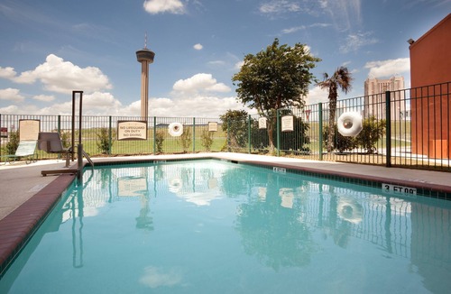 Near East Side Condo | Only 3 Blocks from Gonzalez Convention Center | Free Breakfast + 24-Hour Business Center