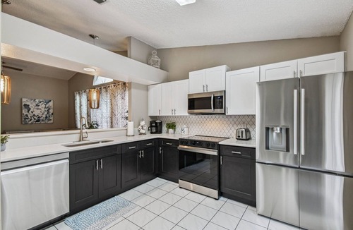 Lindfields House | Paradise Found! PRIVATE Pool Home Near Disney! FREE Pool Heat, Sleeps 7, Lake!