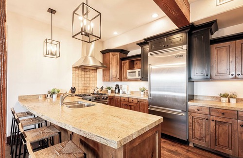 North Park City Condo | Park City Silver Star Community - Private Hot Tub, Club House & Year-Round Recreation! Ski In- Out !