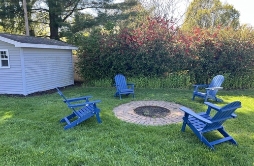 Coloma House | Paws & Relax Lakeside Retreat - Pet Friendly - 1.5 Blocks Away From Boat Launch!