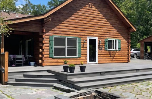 Sparrow Bush Cabin | Peaceful 3-Bedroom Log Cabin Retreat in the Heart of Idyllic Sparrow Bush NY