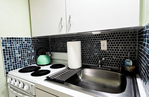 Royal Poinciana Apartment | Peaceful Beach Oasis Golf Course View Parking