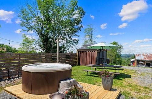 Thompson RV Rental | Peaceful Modern Cabins for Families w/Hot Tub, Firepit, Mountain Views & Trails