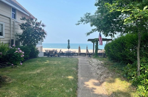 Angola on the Lake House | Perfect 3-bedroom house with AC in Grandview Bay