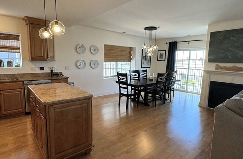 New Buffalo Condo | Perfect Location Condo Pools Walk to all Beach 1.5 blk