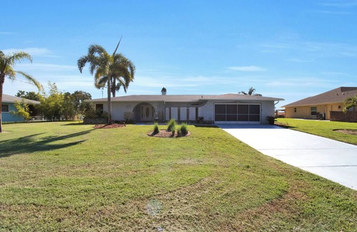 Gulf Cove Villa | Pet Friendly Canal Front 3-Bedroom Grand Villa with Pool, Linai and Dock