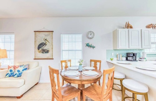 Orange Beach Villa | Pet Friendly - Close to Beach - The Wharf - Sports