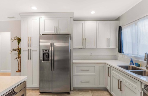 Franklin House | Pet Friendly, Modern, Mins to Retro Row & Beach