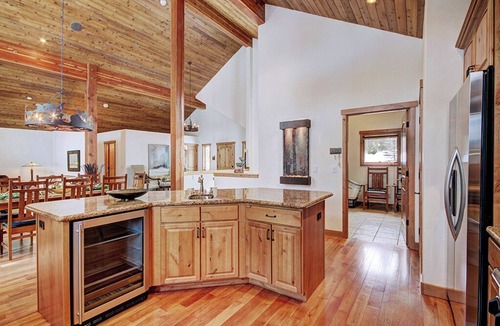 Fairways House | Pet Friendly- Pine Needle Lodge, a 4BR, 4.5BA retreat with hot tub, views, and sleeps 10!