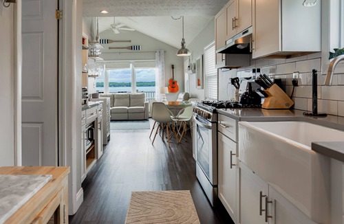Seneca Falls House | Petit Retreat: The sweetest place on the Lake!