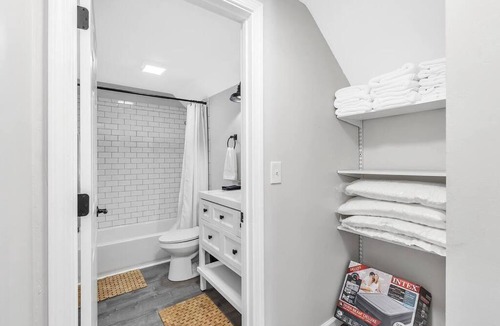 Bay City Apartment | Pets, Big Groups Welcome: HotTub, Firepit, Grill