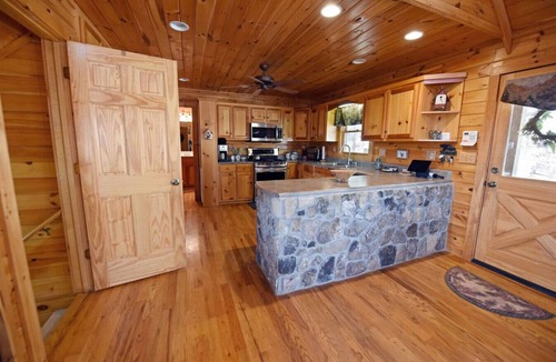 Ridges Over the Lake Cabin | Point of View | 3BR Luxury Cabin Hot Tub Game Room Mountain Views