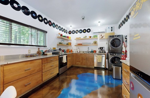Muscle Shoals House | Poolside Bliss! Retro Retreat in Muscle Shoals