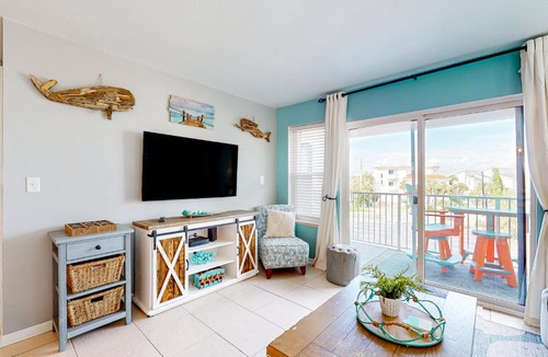 Holiday Isle Apartment | Poolside Villas 303