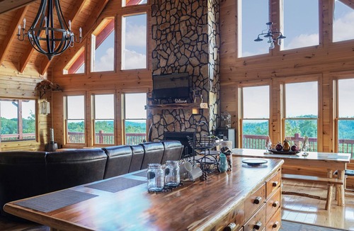 Dobson Cabin | Prime Mountaintop Luxury Lodge, Spacious Outdoor Living. Amazing Views Sleeps 20