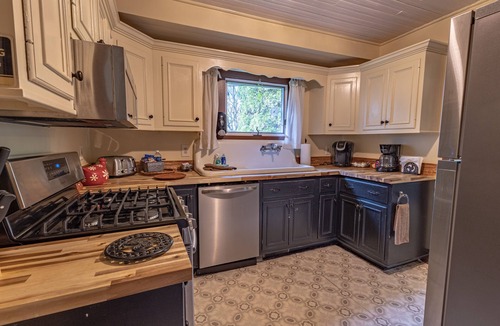Mars Hill House | Private 14-Acre Mountain Estate - 3 Guest Homes - Ideal for Groups