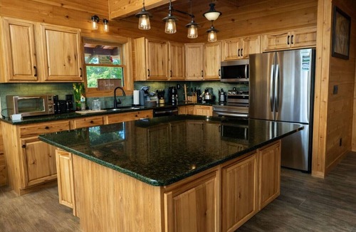 Mount Airy Cabin | Private Mountain Lodge 5 Masters, Large Cabin Mt. Airy, NC