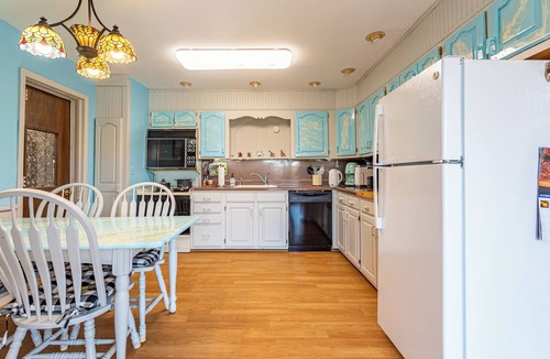 Town of Broome Cottage | Private Mountain Top Retreat w/Views/Hot Tub for Couples 2.5 hours from NYC