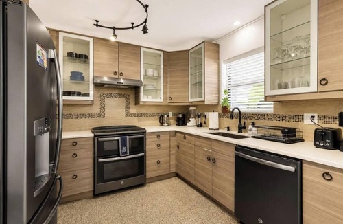 Royal Poinciana House | Private Pool Sleeps 8 Near Beach, Downtown Hollywood, Stadium Events & FLL