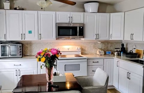 Royal Poinciana House | Private Secure BBQ Man Cave near Beach & Casinos