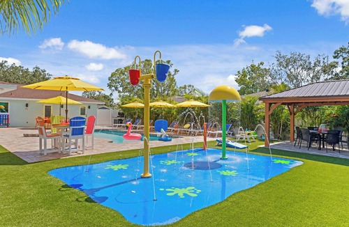 Palma Sola House | Private Splash Pad, Pickleball, Htd. Pool, Hot Tub