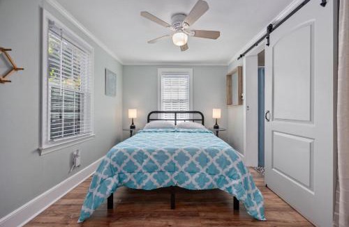 Garden City House | Pura Vida Villa 4 Blocks 2 Ocean Dog Friendly & Fenced Yard
