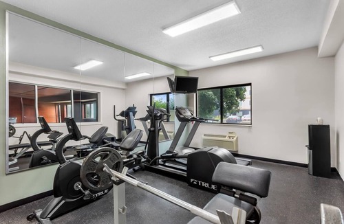 Beloit Hotel | Quality Inn Beloit