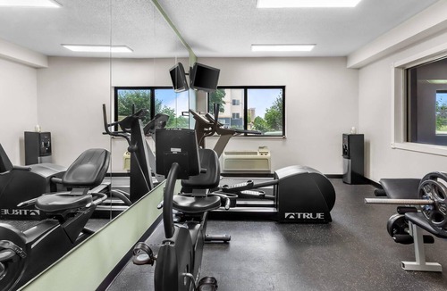 Beloit Hotel | Quality Inn Beloit