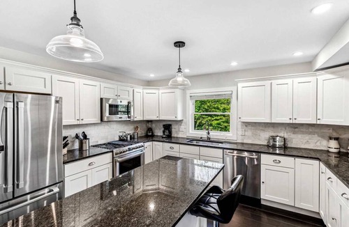 Quechee House | Quechee House with Dream Kitchen & Club Access