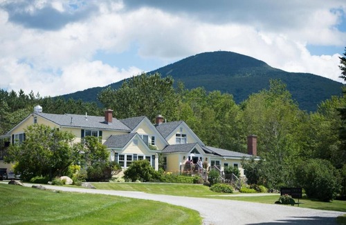 Mendon Apartment | Red Clover 2-story Queen Suite near Killington