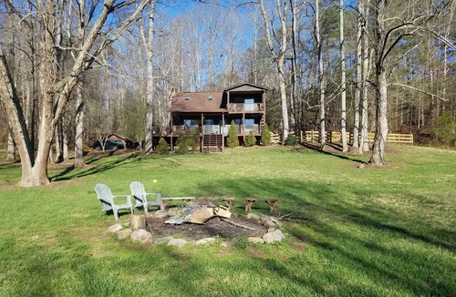 Murphy Cabin | Relax by the River.Perfect for families. Wi-Fi - cell service