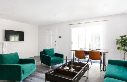 Citrus Grove Apartment | Relax in Spacious 3BR Apt Sleeps 8 and Parking