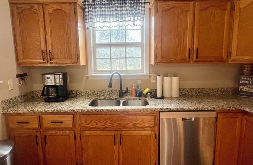 Murphy Cabin | Relax, Play, and Unwind by the River - Riverfront, Hot Tub, Fire Place