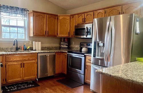 Murphy Cabin | Relax, Play, and Unwind by the River - Riverfront, Hot Tub, Fire Place