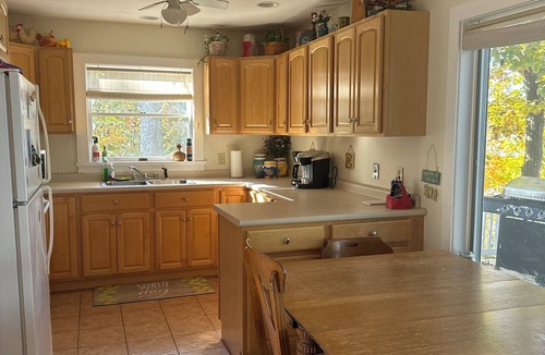 Bridport House | Relaxing 3 Bedroom Lake-front home