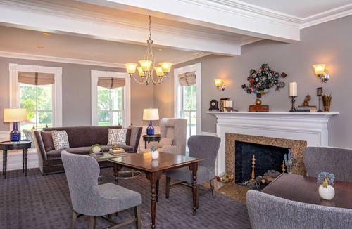 Manchester Hotel | Relaxing 3BR Retreat Perfect for Your Green Mountain Escape | Pool