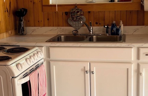 North Hero Cottage | Relaxing cottage on Carry Bay boasting beautiful sunsets.
