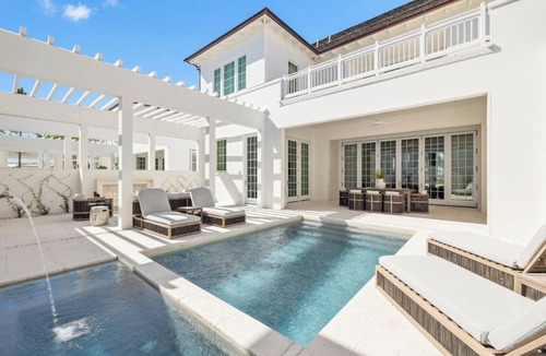 Seacrest Villa | Restful Villa w/Coastal Balcony – Enjoy Inlet Beach’s Best Attractions!