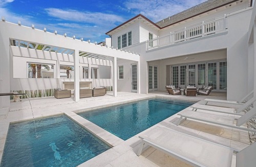 Seacrest Villa | Restful Villa with Balcony – Enjoy Inlet Beach’s Best Attractions