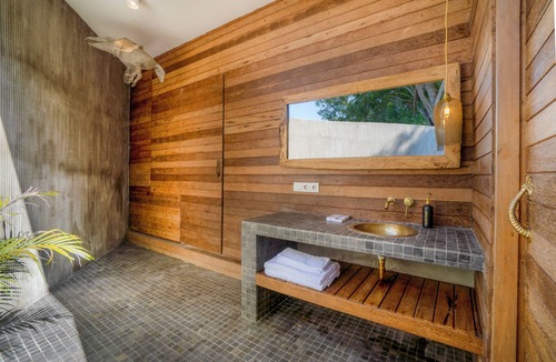 Pecatu Hotel | RIA ULUWATU Tropical Chic Hotel