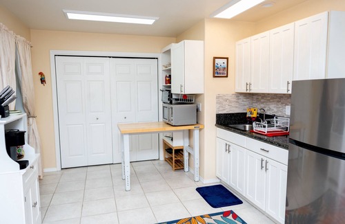 Hilo Apartment | Rivendell Oasis-Peaceful garden setting with private hot tub close to waterfalls