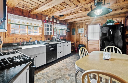 Lake Luzerne-Hadley Cabin | Riverbend Cabin - Wonderful 2-bedroom home