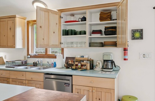 Epping House | Riverfront 2BR | Home King Suite | Patio & Grill