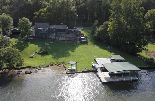 Chattanooga House | Riverfront home sitting in the heart of the Tennessee River Gorge 4 bdrm/4 bath