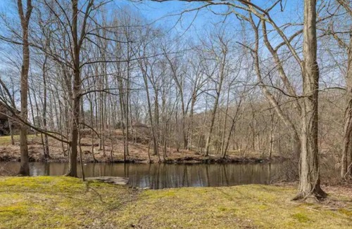 Suffern House | Romantic Vintage Style 1-BR Cottage on 1 Acre