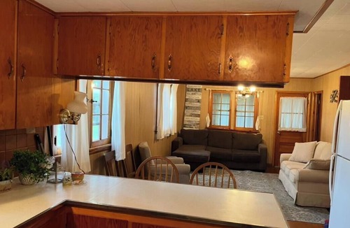 Windsor Cottage | Rustic 3-bedroom cottage in Windsor.